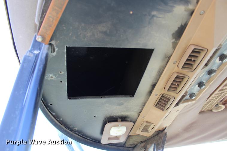 image for item DB6610 1989 John Deere 2755 tractor