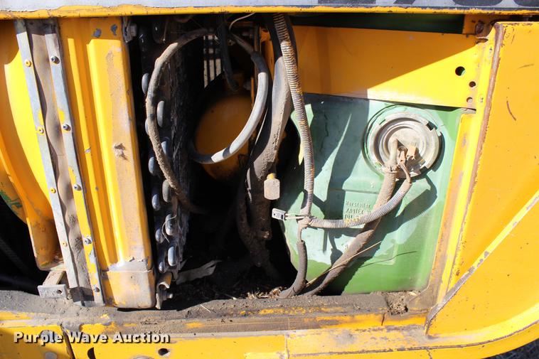 image for item DB6610 1989 John Deere 2755 tractor