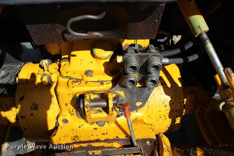 image for item DB6610 1989 John Deere 2755 tractor