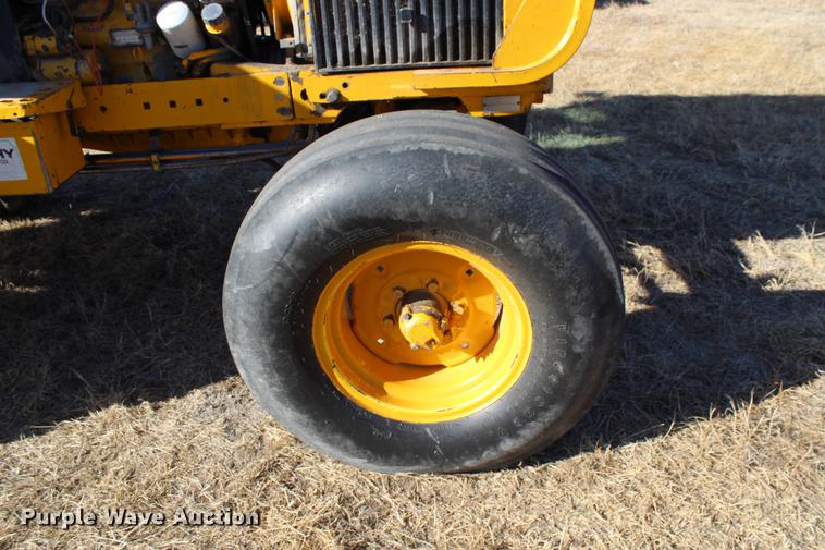 image for item DB6610 1989 John Deere 2755 tractor