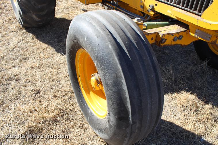 image for item DB6610 1989 John Deere 2755 tractor