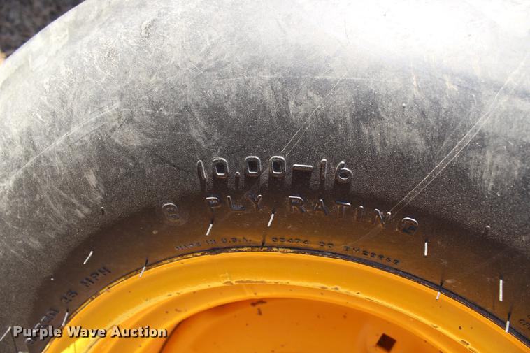 image for item DB6610 1989 John Deere 2755 tractor