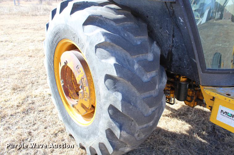 image for item DB6610 1989 John Deere 2755 tractor