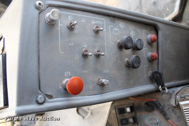 image for item DB6611 2001 Galion 850C motor grader