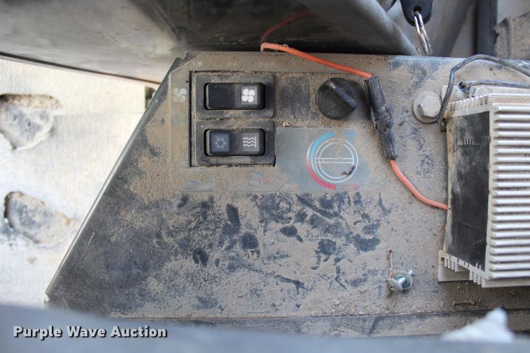 image for item DB6611 2001 Galion 850C motor grader