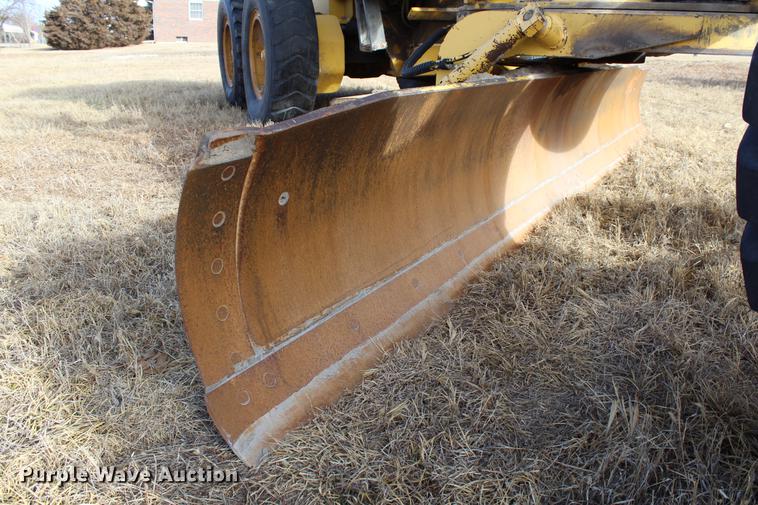 image for item DB6611 2001 Galion 850C motor grader