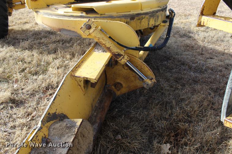 image for item DB6611 2001 Galion 850C motor grader