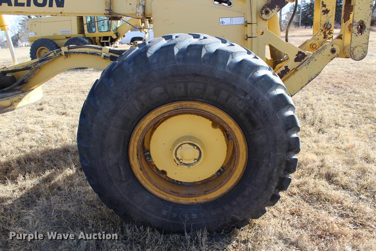 image for item DB6611 2001 Galion 850C motor grader