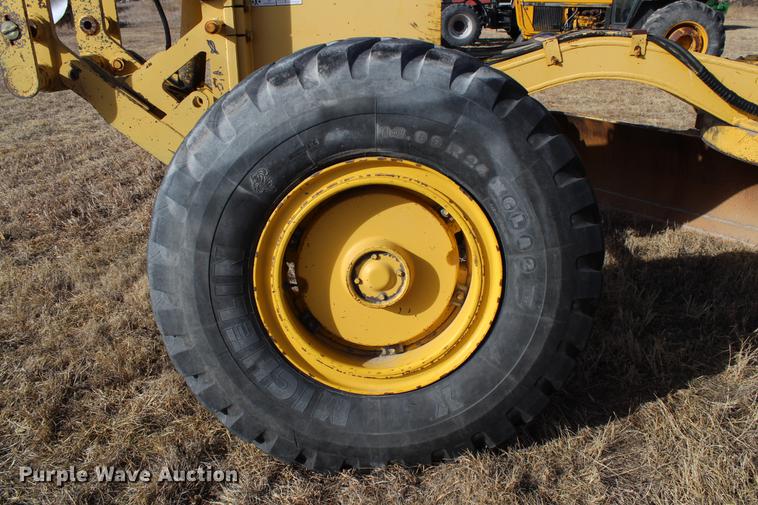 image for item DB6611 2001 Galion 850C motor grader