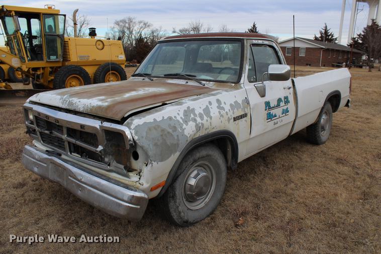 image for item DB6613 1993 Dodge D250 pickup truck