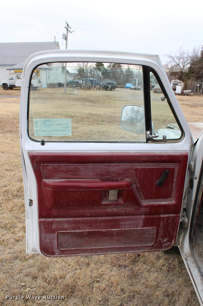 image for item DB6613 1993 Dodge D250 pickup truck