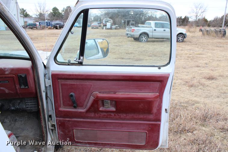 image for item DB6613 1993 Dodge D250 pickup truck