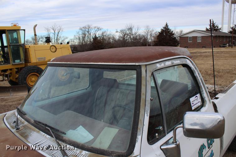 image for item DB6613 1993 Dodge D250 pickup truck