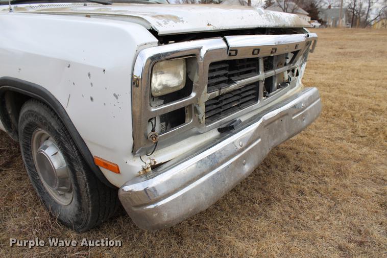 image for item DB6613 1993 Dodge D250 pickup truck