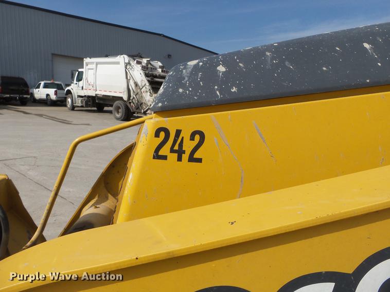 image for item DB7212 2003 John Deere 310SG backhoe