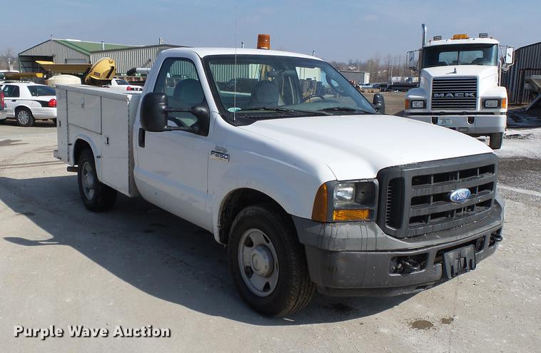 image for item DB7213 2005 Ford F250 Super Duty utility bed pickup truck