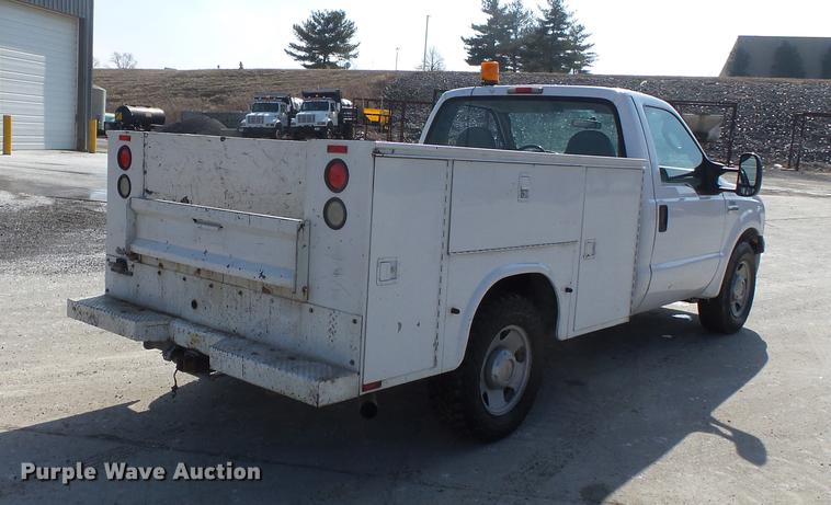 image for item DB7213 2005 Ford F250 Super Duty utility bed pickup truck