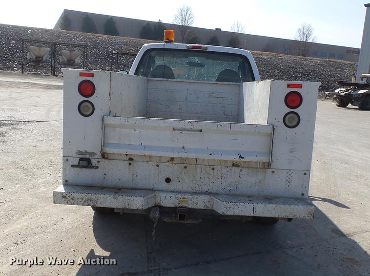 image for item DB7213 2005 Ford F250 Super Duty utility bed pickup truck
