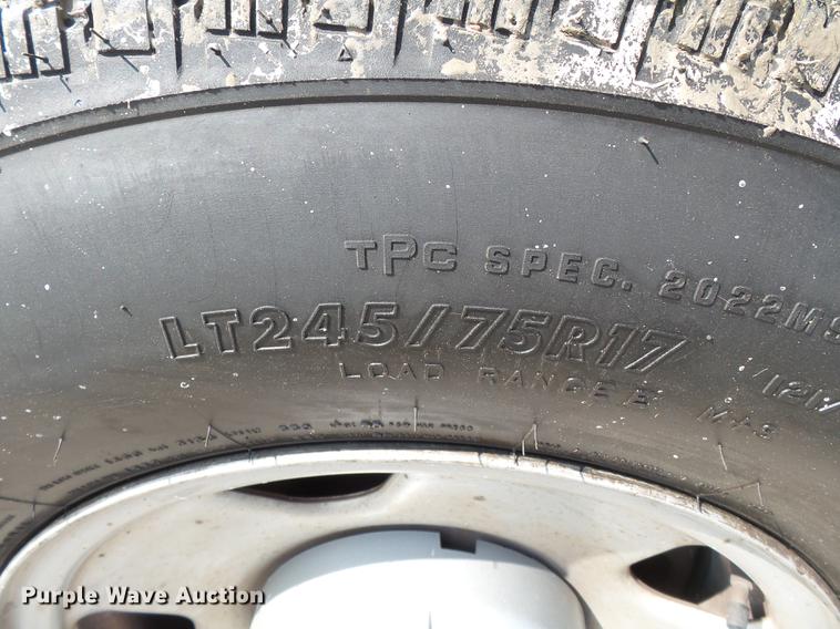 image for item DB7213 2005 Ford F250 Super Duty utility bed pickup truck