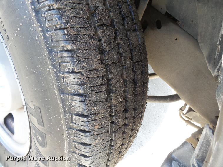 image for item DB7213 2005 Ford F250 Super Duty utility bed pickup truck