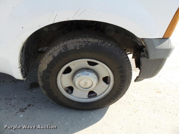 image for item DB7213 2005 Ford F250 Super Duty utility bed pickup truck