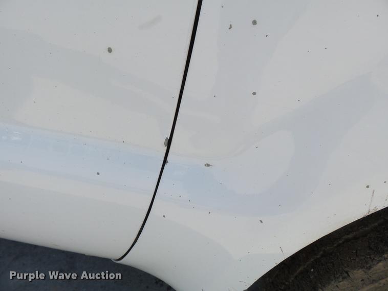 image for item DB7213 2005 Ford F250 Super Duty utility bed pickup truck