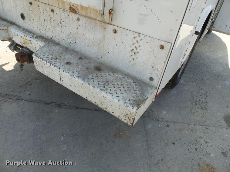 image for item DB7213 2005 Ford F250 Super Duty utility bed pickup truck