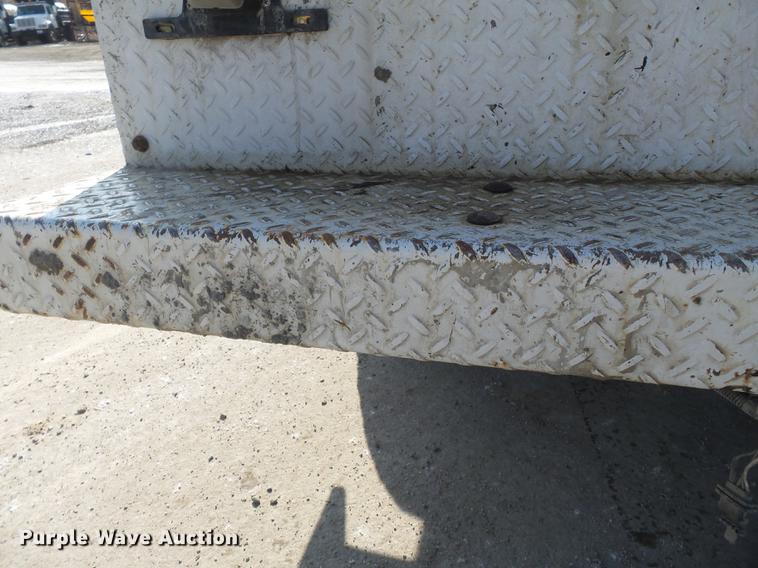 image for item DB7213 2005 Ford F250 Super Duty utility bed pickup truck