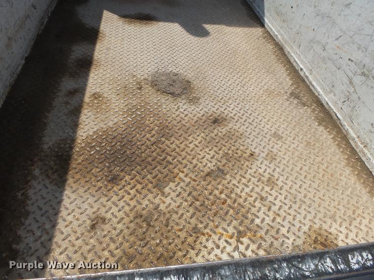 image for item DB7213 2005 Ford F250 Super Duty utility bed pickup truck