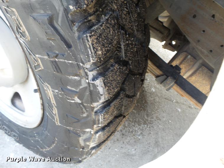 image for item DB7213 2005 Ford F250 Super Duty utility bed pickup truck