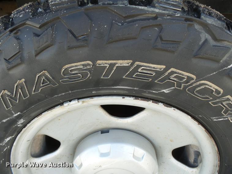 image for item DB7213 2005 Ford F250 Super Duty utility bed pickup truck