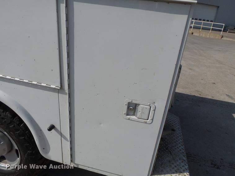 image for item DB7213 2005 Ford F250 Super Duty utility bed pickup truck