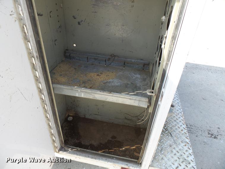 image for item DB7213 2005 Ford F250 Super Duty utility bed pickup truck