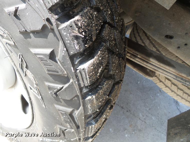 image for item DB7213 2005 Ford F250 Super Duty utility bed pickup truck