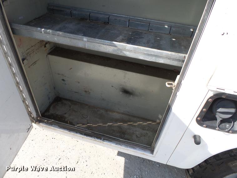 image for item DB7213 2005 Ford F250 Super Duty utility bed pickup truck