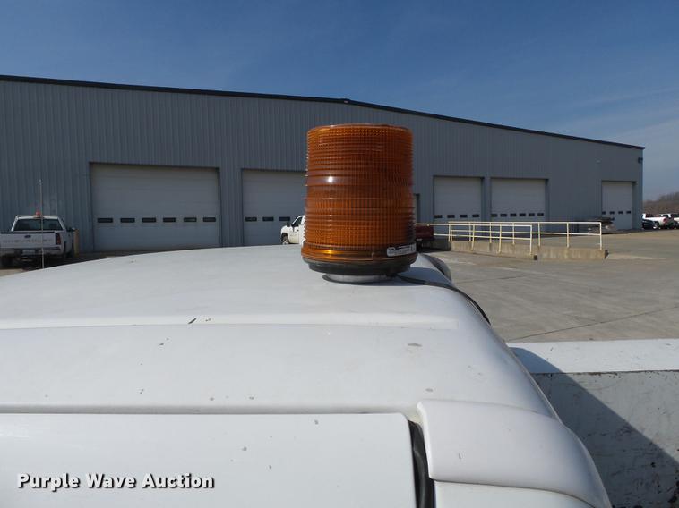 image for item DB7213 2005 Ford F250 Super Duty utility bed pickup truck