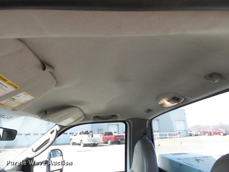 image for item DB7213 2005 Ford F250 Super Duty utility bed pickup truck