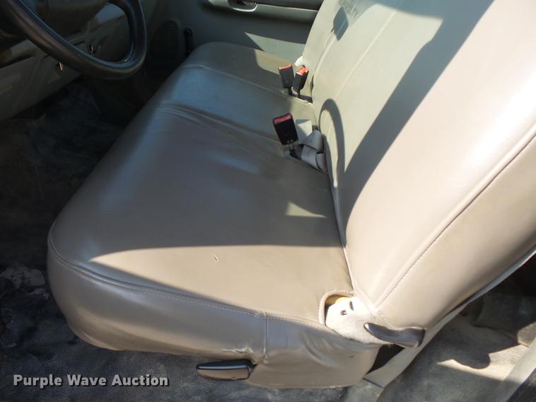 image for item DB7213 2005 Ford F250 Super Duty utility bed pickup truck