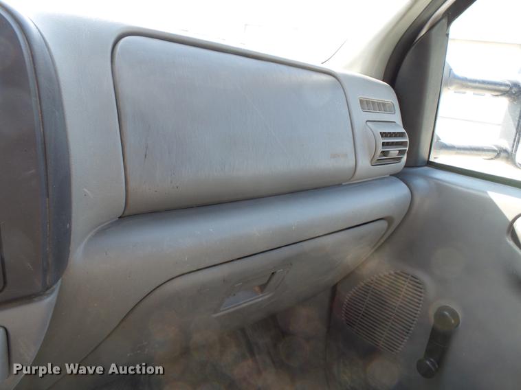 image for item DB7213 2005 Ford F250 Super Duty utility bed pickup truck