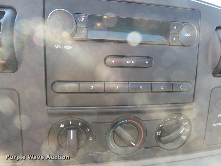 image for item DB7213 2005 Ford F250 Super Duty utility bed pickup truck