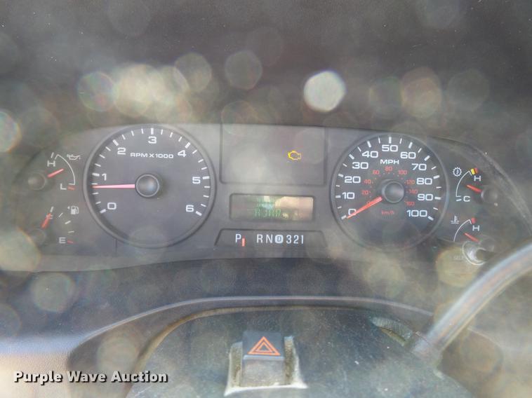 image for item DB7213 2005 Ford F250 Super Duty utility bed pickup truck