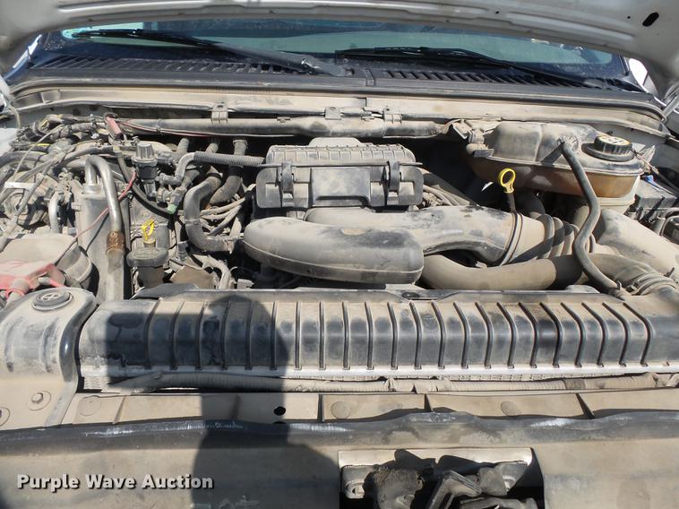 image for item DB7213 2005 Ford F250 Super Duty utility bed pickup truck