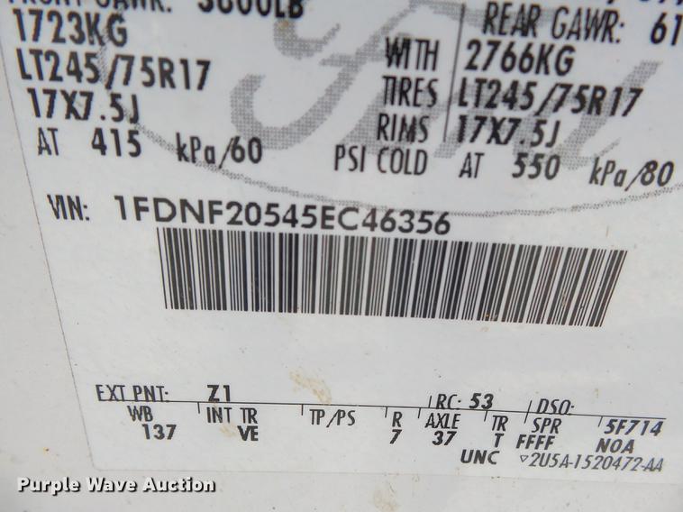 image for item DB7213 2005 Ford F250 Super Duty utility bed pickup truck