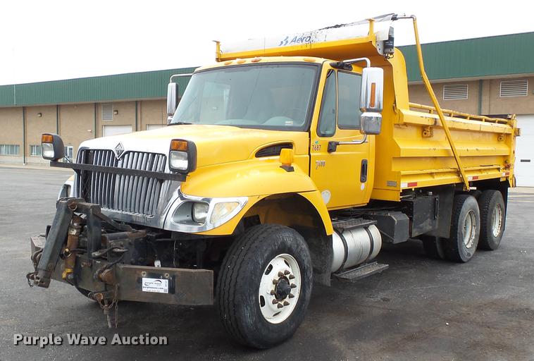 image for item DB7227 2005 International 7400 dump truck