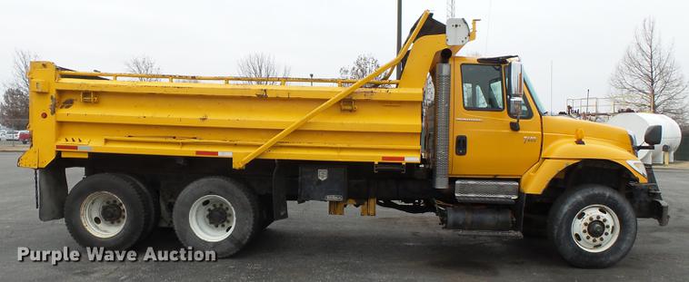 image for item DB7227 2005 International 7400 dump truck