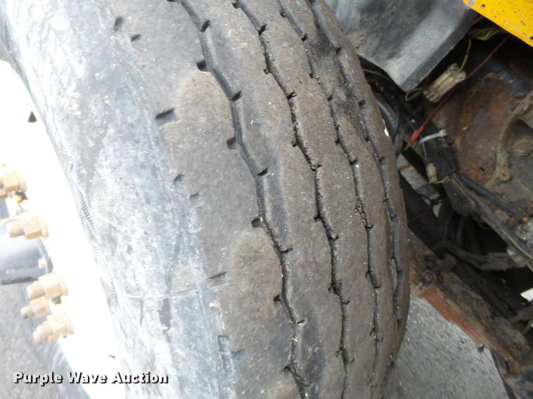 image for item DB7227 2005 International 7400 dump truck