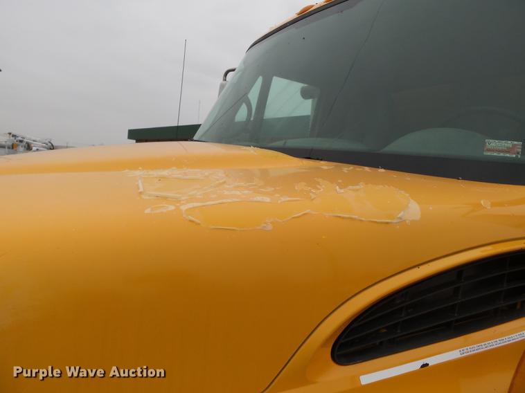 image for item DB7227 2005 International 7400 dump truck