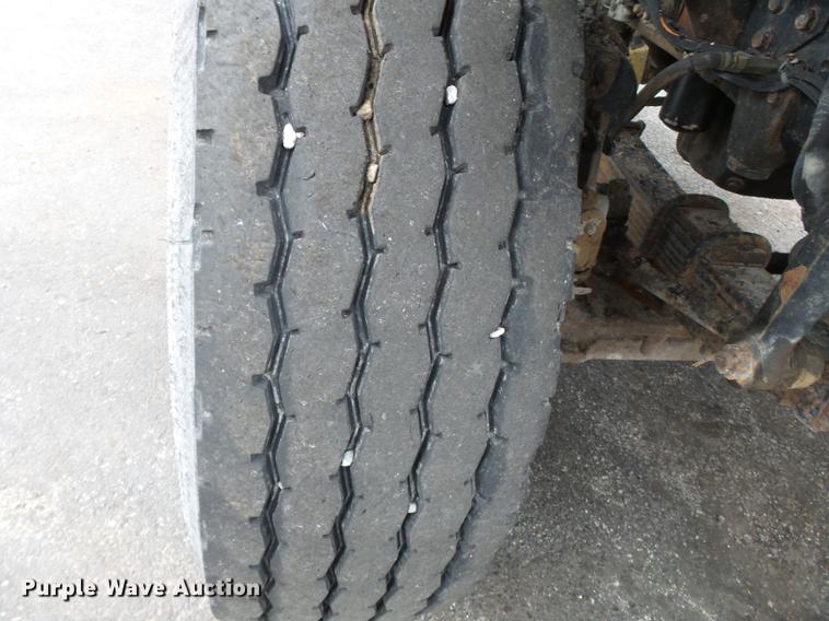 image for item DB7227 2005 International 7400 dump truck