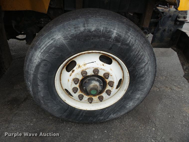 image for item DB7227 2005 International 7400 dump truck