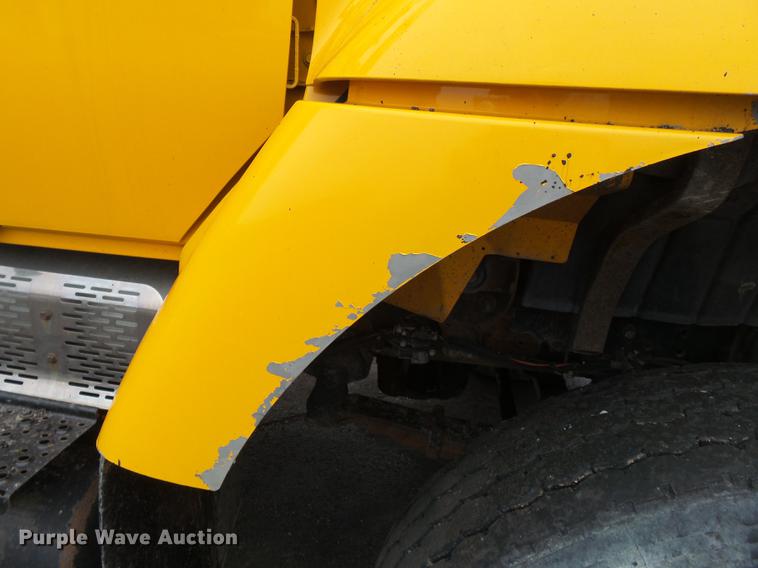 image for item DB7227 2005 International 7400 dump truck